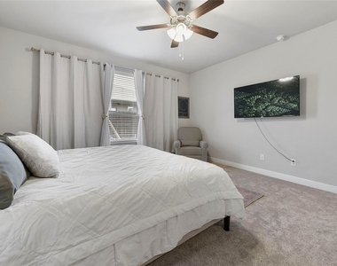 821 Shepperton Way - Photo Thumbnail 12