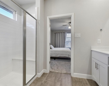 821 Shepperton Way - Photo Thumbnail 9