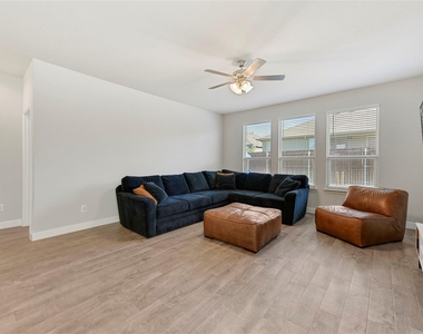 821 Shepperton Way - Photo Thumbnail 15