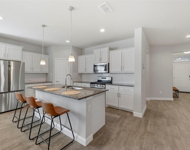 821 Shepperton Way - Photo Thumbnail 7