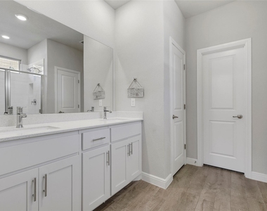 821 Shepperton Way - Photo Thumbnail 10
