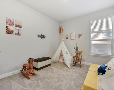 821 Shepperton Way - Photo Thumbnail 5