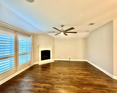 3615 Brazos Street - Photo Thumbnail 15