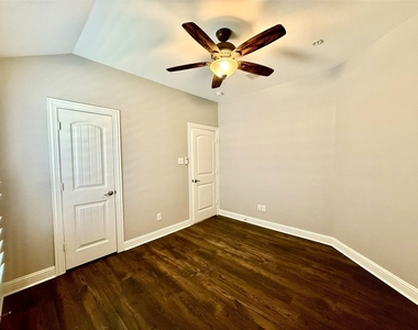 3615 Brazos Street - Photo Thumbnail 21