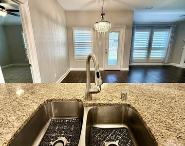 3615 Brazos Street - Photo Thumbnail 12