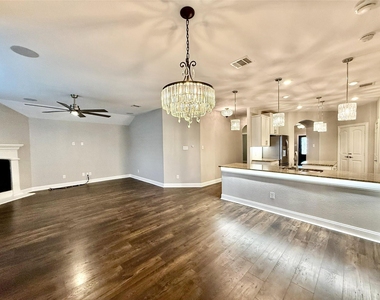 3615 Brazos Street - Photo Thumbnail 14