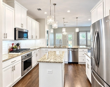 3615 Brazos Street - Photo Thumbnail 7