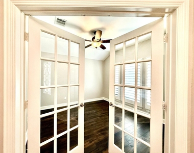 3615 Brazos Street - Photo Thumbnail 2
