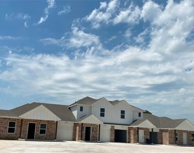 100 N Park Court - Photo Thumbnail 1