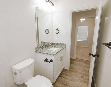 100 N Park Court - Photo Thumbnail 7