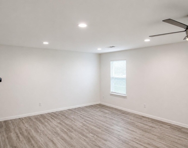 5549 Bluffman Drive - Photo Thumbnail 5