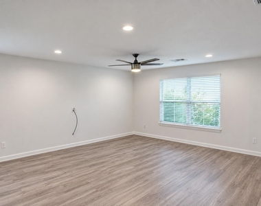 5549 Bluffman Drive - Photo Thumbnail 4