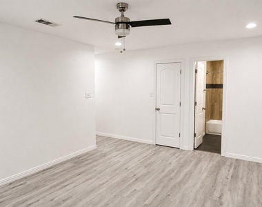 5549 Bluffman Drive - Photo Thumbnail 7