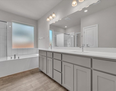1017 Fairhaven Drive - Photo Thumbnail 18