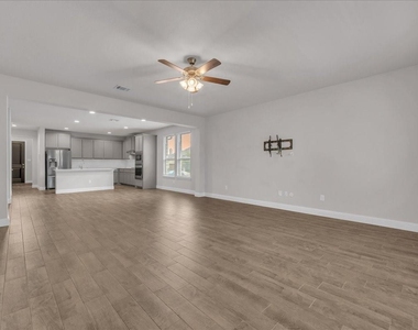 1017 Fairhaven Drive - Photo Thumbnail 14