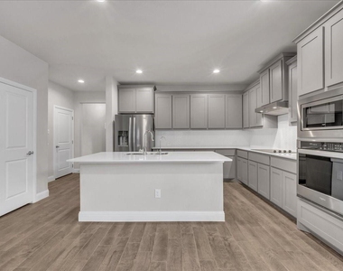 1017 Fairhaven Drive - Photo Thumbnail 8