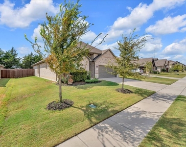 1017 Fairhaven Drive - Photo Thumbnail 2