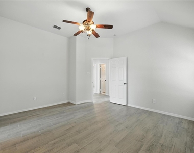 113 Shumard Drive - Photo Thumbnail 16