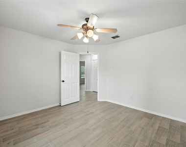 113 Shumard Drive - Photo Thumbnail 7