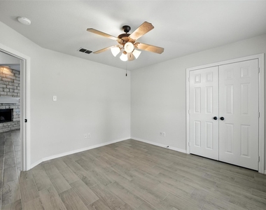113 Shumard Drive - Photo Thumbnail 8