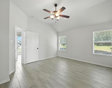 113 Shumard Drive - Photo Thumbnail 17