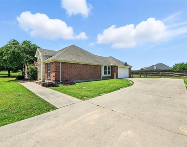 113 Shumard Drive - Photo Thumbnail 4