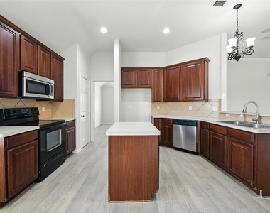 113 Shumard Drive - Photo Thumbnail 34