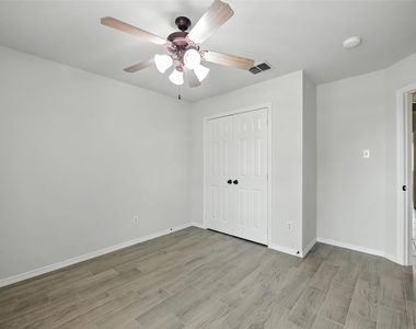 113 Shumard Drive - Photo Thumbnail 10
