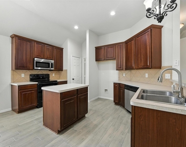 113 Shumard Drive - Photo Thumbnail 30