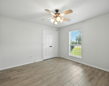113 Shumard Drive - Photo Thumbnail 5