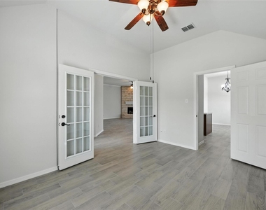 113 Shumard Drive - Photo Thumbnail 27