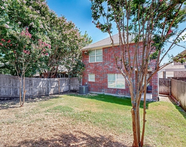 321 Stephanie Street - Photo Thumbnail 38