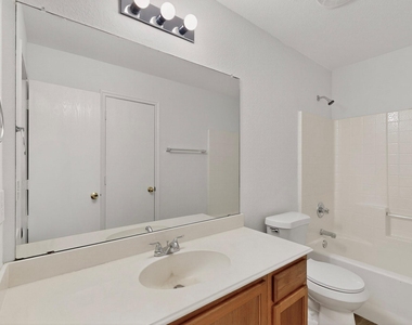 321 Stephanie Street - Photo Thumbnail 20