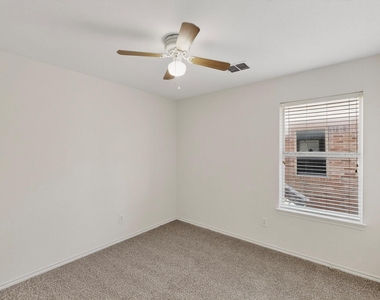 321 Stephanie Street - Photo Thumbnail 23