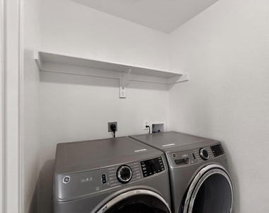 321 Stephanie Street - Photo Thumbnail 18