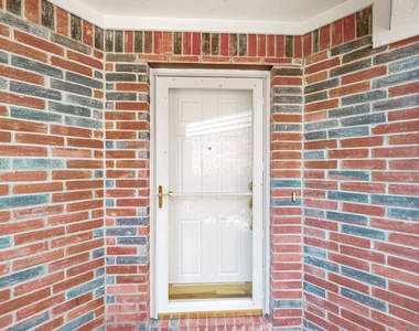 321 Stephanie Street - Photo Thumbnail 4