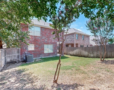 321 Stephanie Street - Photo Thumbnail 37
