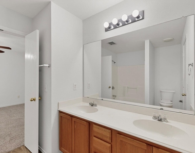 321 Stephanie Street - Photo Thumbnail 31