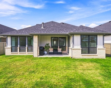 8716 Bur Oak Drive - Photo Thumbnail 21