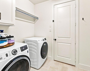 8716 Bur Oak Drive - Photo Thumbnail 18