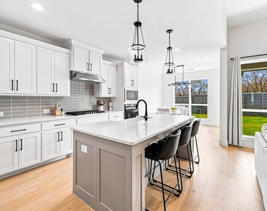8716 Bur Oak Drive - Photo Thumbnail 5
