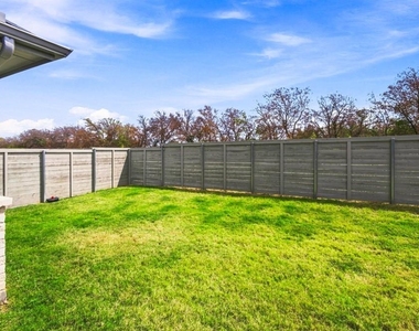 8716 Bur Oak Drive - Photo Thumbnail 22