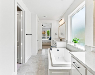 8716 Bur Oak Drive - Photo Thumbnail 10