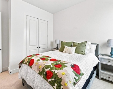 8716 Bur Oak Drive - Photo Thumbnail 15