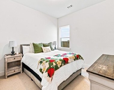 8716 Bur Oak Drive - Photo Thumbnail 14