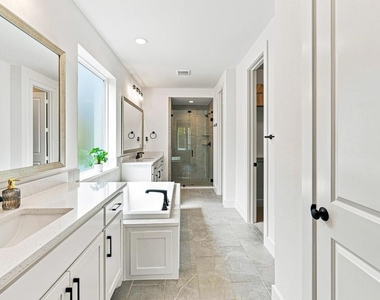 8716 Bur Oak Drive - Photo Thumbnail 9
