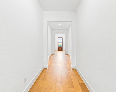 8716 Bur Oak Drive - Photo Thumbnail 20