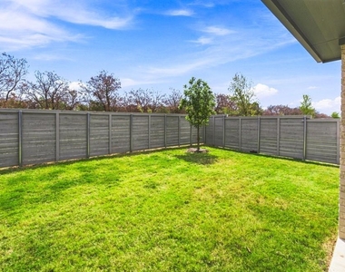 8716 Bur Oak Drive - Photo Thumbnail 23