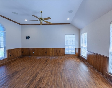 3120 Steve Drive - Photo Thumbnail 6