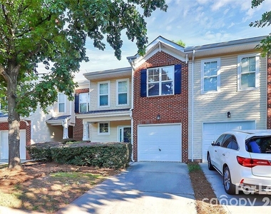 10978 Princeton Village Drive - Photo Thumbnail 14